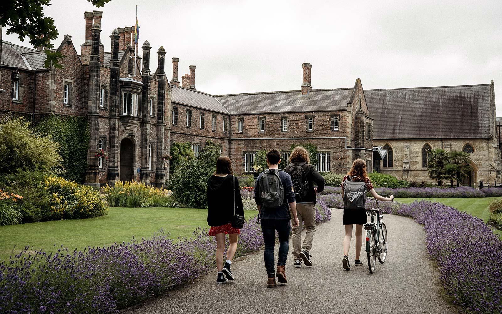Group of students walking together on campus.
